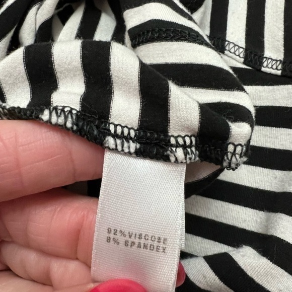 ST.JOHN Luxury Viscose Black And White Striped Tunic Top With Cowl Neck - Picture 12 of 16
